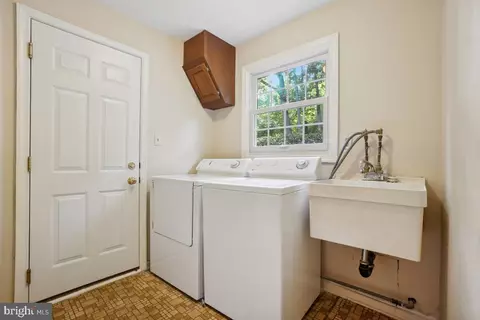 10927 Howland Dr, Reston, VA 20191 photo 24