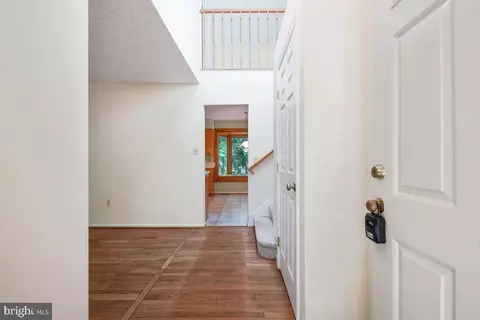 1871 Post Oak Trl, Reston, VA 20191 photo 4