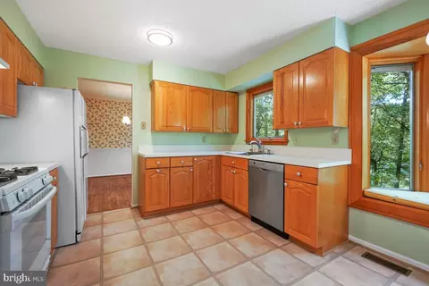 1871 Post Oak Trl, Reston, VA 20191 photo 16