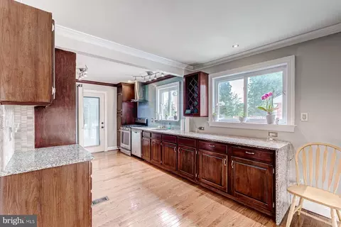 5723 Ash Dr, Springfield, VA 22150 photo 7