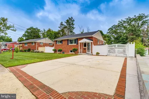 5723 Ash Dr, Springfield, VA 22150 photo 2