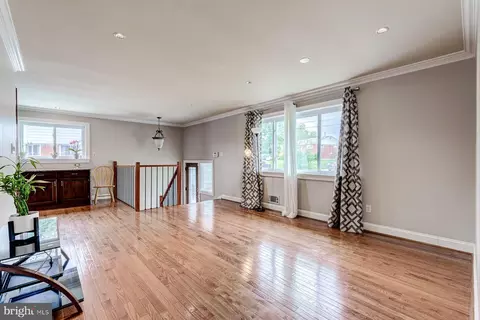 5723 Ash Dr, Springfield, VA 22150 photo 4