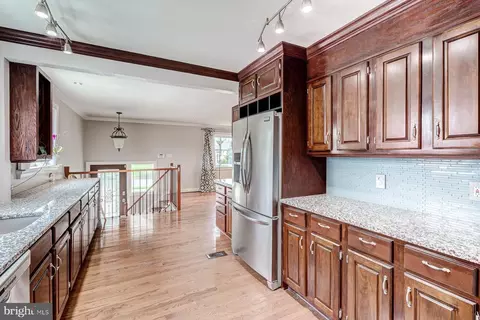 5723 Ash Dr, Springfield, VA 22150 photo 9