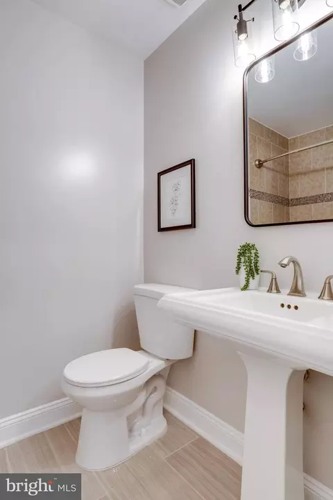 Bath - 8750 Center Rd #1, Springfield, VA 22152 photo 7 of 9