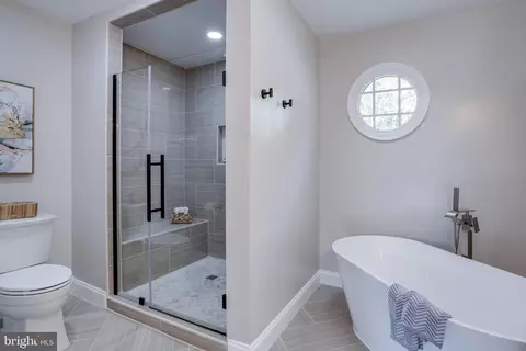 Bath - 8750 Center Rd #1, Springfield, VA 22152 photo 5 of 9