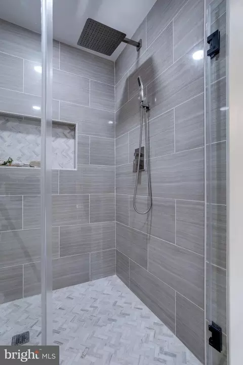 Bath - 8750 Center Rd #1, Springfield, VA 22152 photo 6 of 9