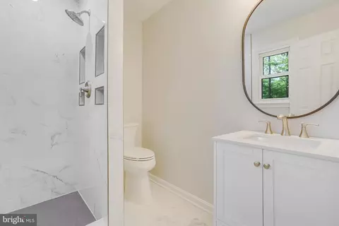 8810 Side Saddle Rd, Springfield, VA 22152 photo 16