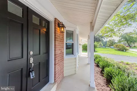 8810 Side Saddle Rd, Springfield, VA 22152 photo 9