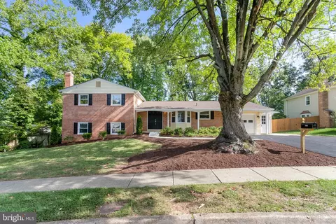 8810 Side Saddle Rd, Springfield, VA 22152