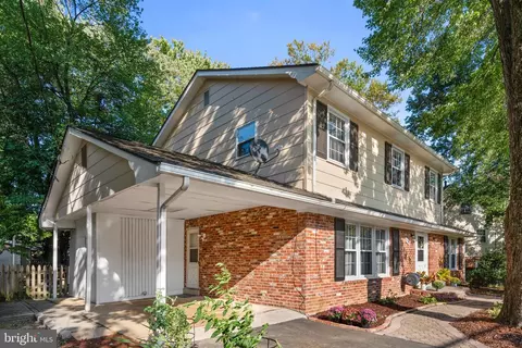 9602 Braddock Rd, Fairfax, VA 22032