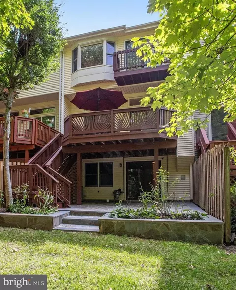 9010 Daum Ct, Springfield, VA 22153 photo 3