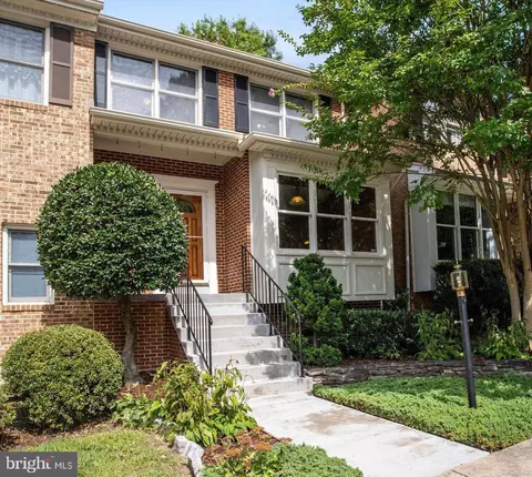 9010 Daum Ct, Springfield, VA 22153