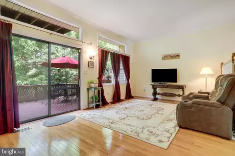 9010 Daum Ct, Springfield, VA 22153 photo 6