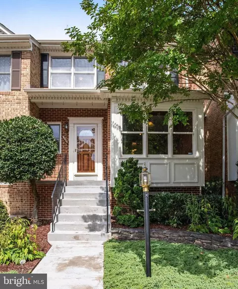 9010 Daum Ct, Springfield, VA 22153 photo 2
