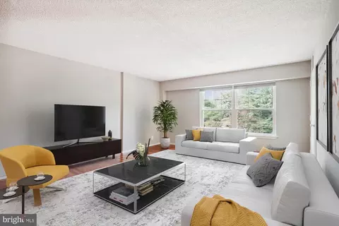 7661 Provincial Dr #201, Mclean, VA 22102