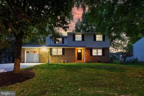 1107 Clarke St, Herndon, VA 20170