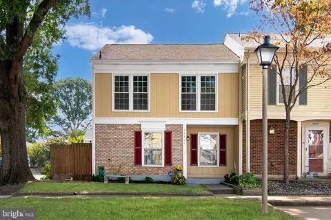 5482 Safe Harbor Ct, Fairfax, VA 22032