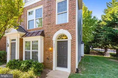 2291 Village Crossing Rd #2291, Falls Church, VA 22043