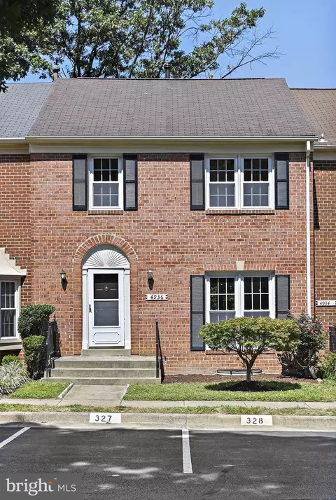 4936 Carriagepark Rd, Fairfax, VA 22032