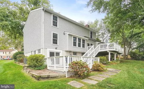 6311 Falling Brook Dr, Burke, VA 22015 photo 2