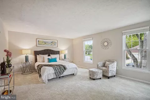 6311 Falling Brook Dr, Burke, VA 22015 photo 5