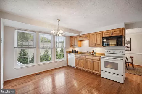 6311 Falling Brook Dr, Burke, VA 22015 photo 13