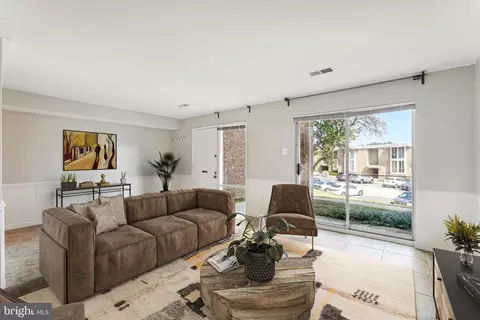 2631 Wagon Dr #333, Alexandria, VA 22303