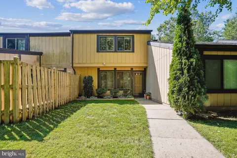 3108 Babashaw Ct, Fairfax, VA 22031