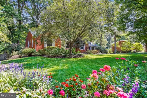 7009 Coventry Rd, Alexandria, VA 22306