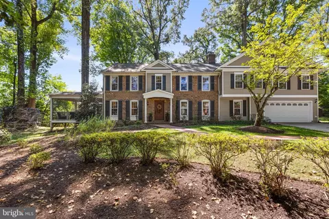 10033 Garrett St, Vienna, VA 22181