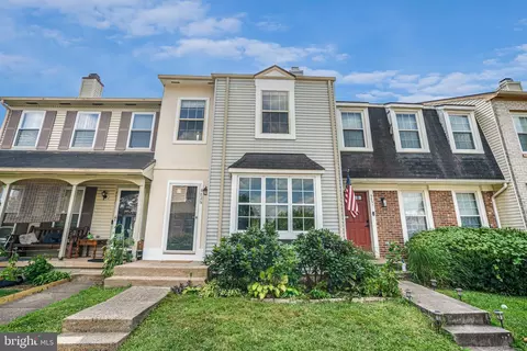 6829 Cottingham Ln, Centreville, VA 20121