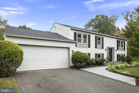 12615 Pinecrest Rd, Herndon, VA 20171