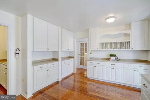 Entry Way - 7420 Ridge Rd, Springfield, VA 22153 photo 4 of 8