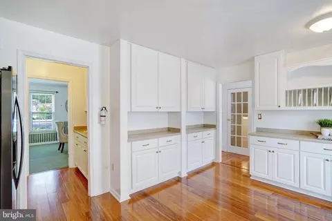 Entry Way - 7420 Ridge Rd, Springfield, VA 22153 photo 5 of 8