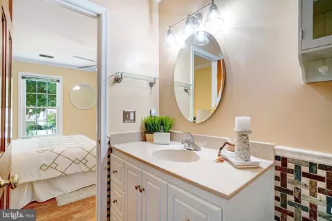 Bath - 7420 Ridge Rd, Springfield, VA 22153 photo 4 of 5