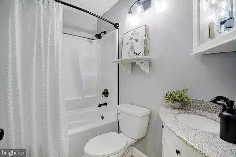 Bath - 7420 Ridge Rd, Springfield, VA 22153 photo 2 of 5