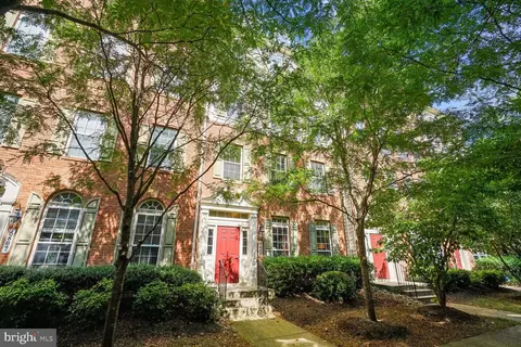 5605 Harrington Falls Ln #E, Alexandria, VA 22312