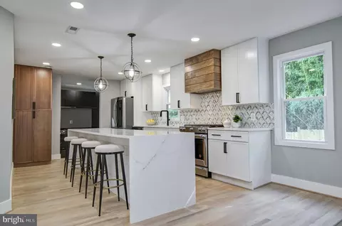 9304 Forest Haven Dr, Alexandria, VA 22309