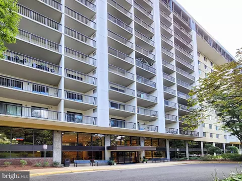 3800 Powell Ln #924, Falls Church, VA 22041