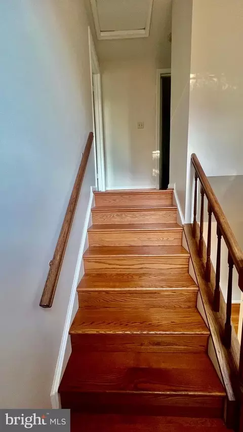 Entry Way - 7022 Braddock Mews Pl, Springfield, VA 22151 photo 2 of 3