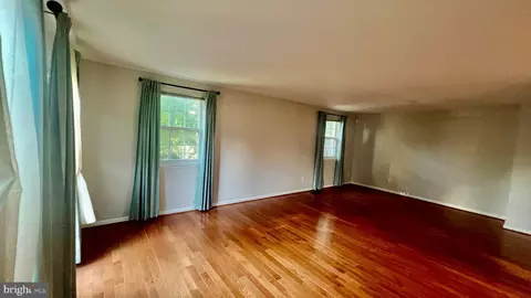 Living - 7022 Braddock Mews Pl, Springfield, VA 22151 photo 1 of 8