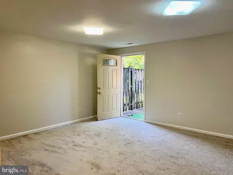 Living - 7022 Braddock Mews Pl, Springfield, VA 22151 photo 7 of 8