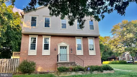 Exterior - 7022 Braddock Mews Pl, Springfield, VA 22151 photo 2 of 7
