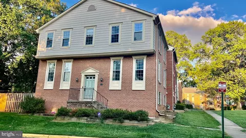 Exterior - 7022 Braddock Mews Pl, Springfield, VA 22151 photo 3 of 7
