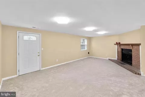 Living - 7022 Braddock Mews Pl, Springfield, VA 22151 photo 8 of 8