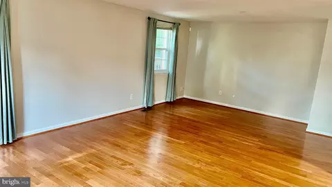 Living - 7022 Braddock Mews Pl, Springfield, VA 22151 photo 3 of 8