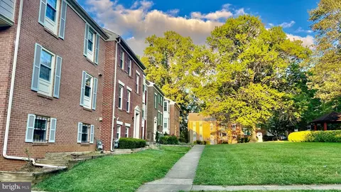Exterior - 7022 Braddock Mews Pl, Springfield, VA 22151 photo 5 of 7