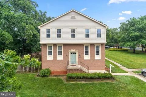 7022 Braddock Mews Pl, Springfield, VA 22151