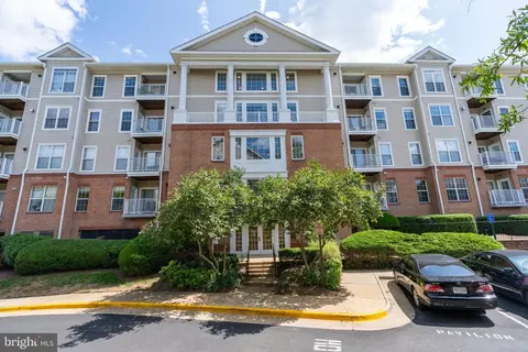 7011 Falls Reach Dr #105, Falls Church, VA 22043