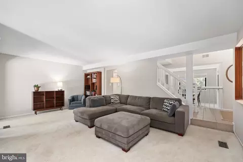 Living - 2008 Winged Foot Ct, Reston, VA 20191 photo 2 of 4